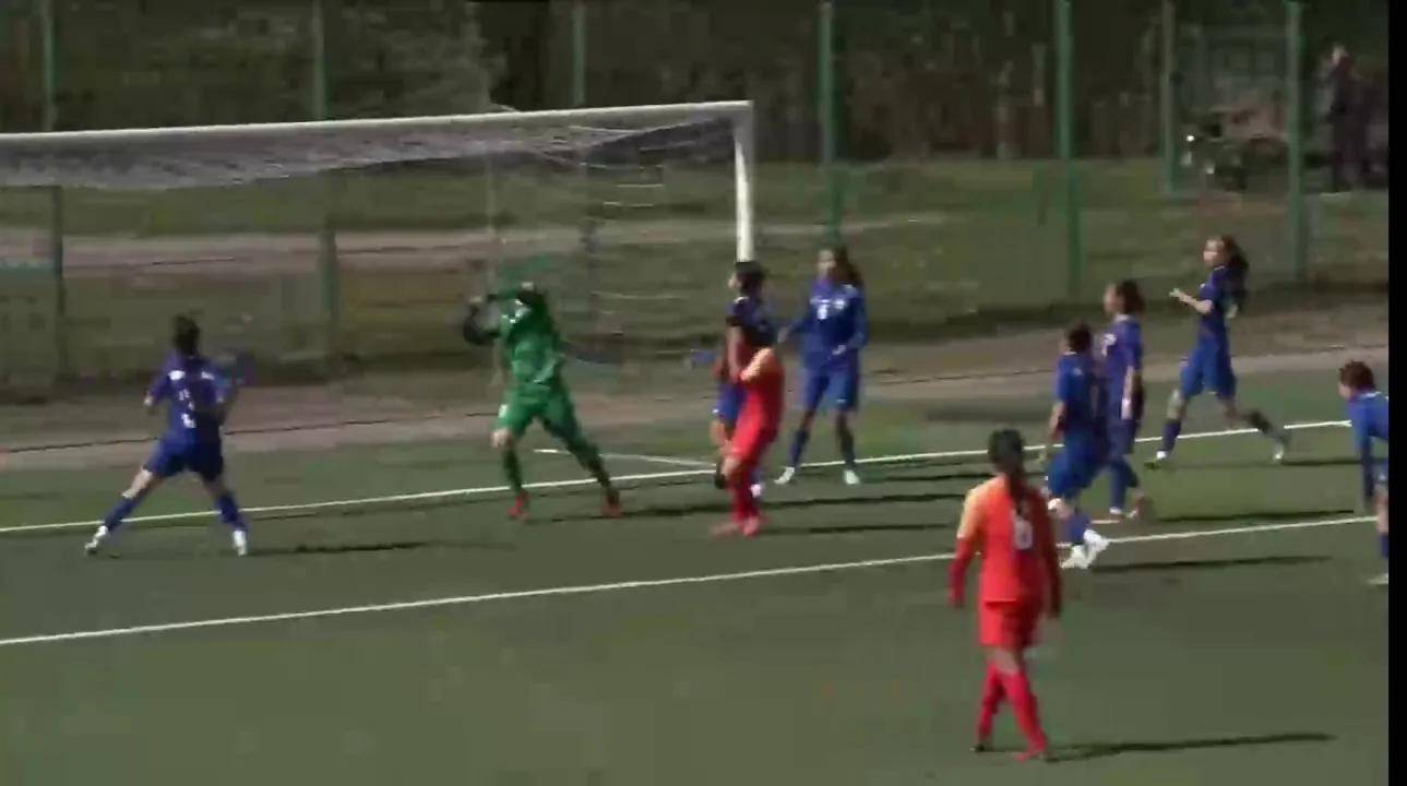 中国女足在比赛中力挫对手，展现出色战术