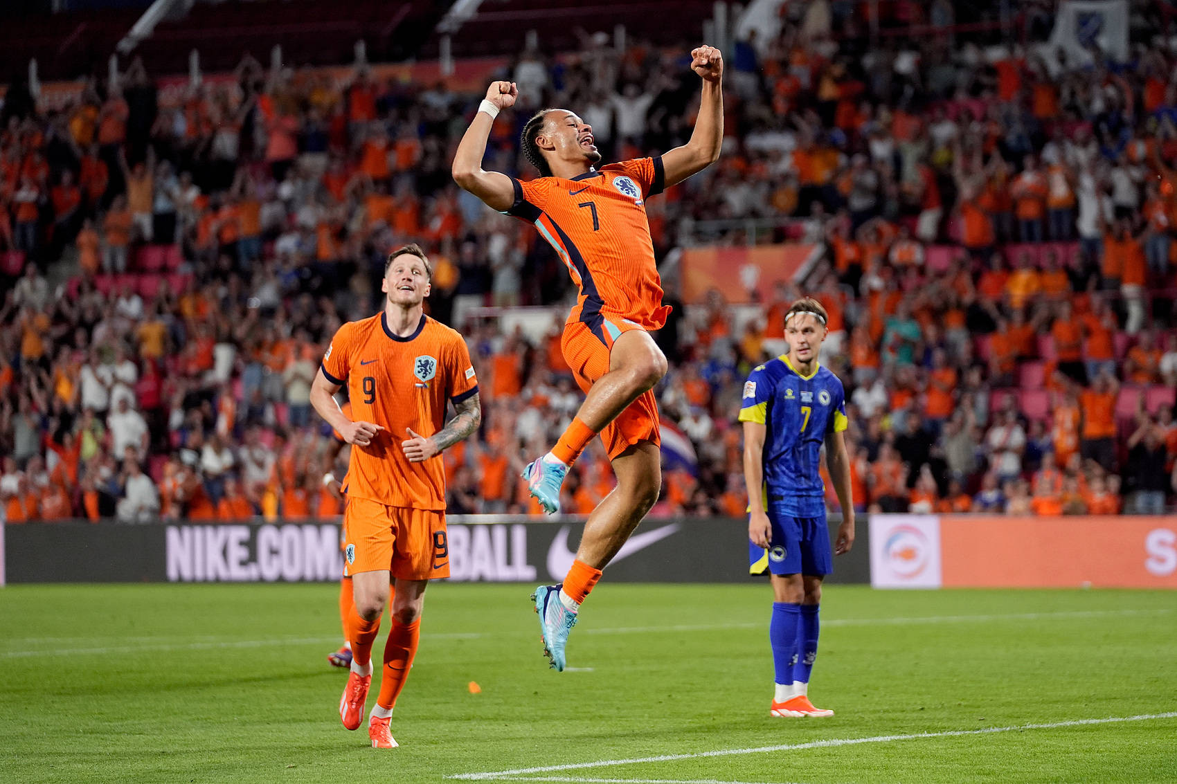 强强对决燃爆场，欧国联比赛紧张激烈