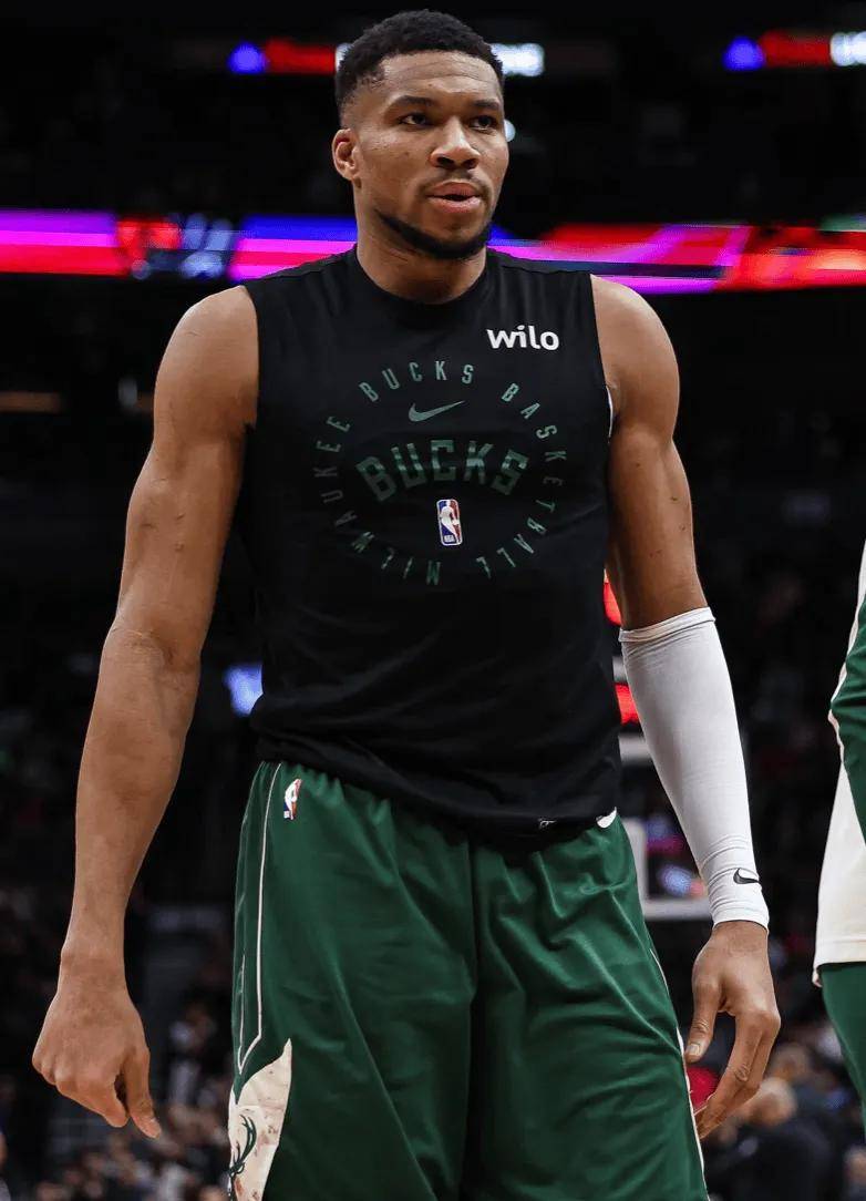 关于字母哥连续十二场比赛得分超过赛况扑朔迷离，巴塞罗那挑战极限！的信息