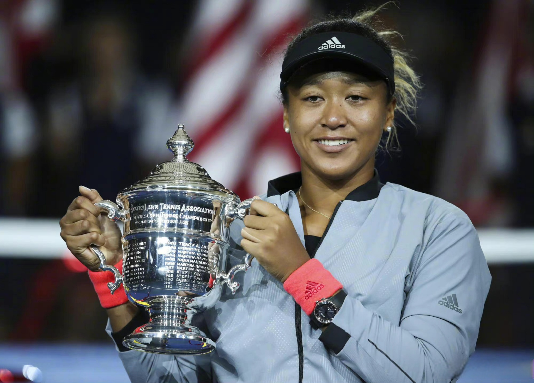 大坂直美回归赛场，挺进下一轮首场状态亮眼，法国队观众沸腾！